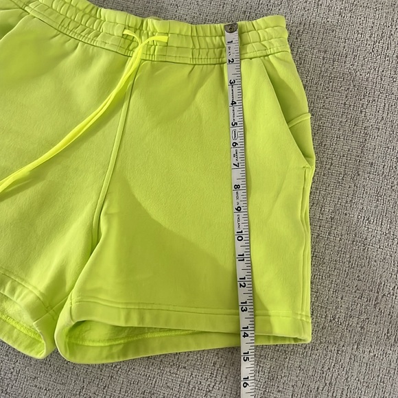Lululemon Women Sz 4 Loungeful High-Rise Fleece Short 4" Electric Lemon - Picture 11 of 12